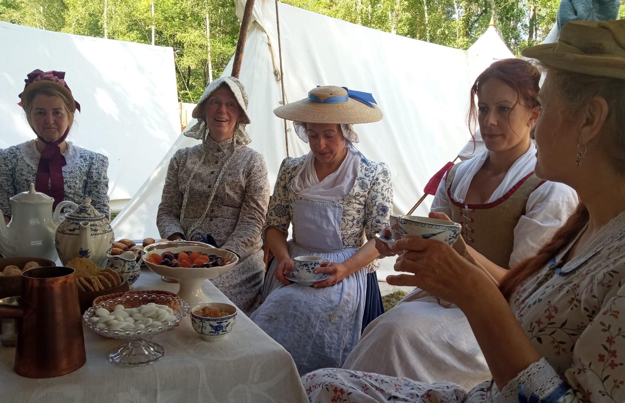 TEA TIME POUR LES DAMES